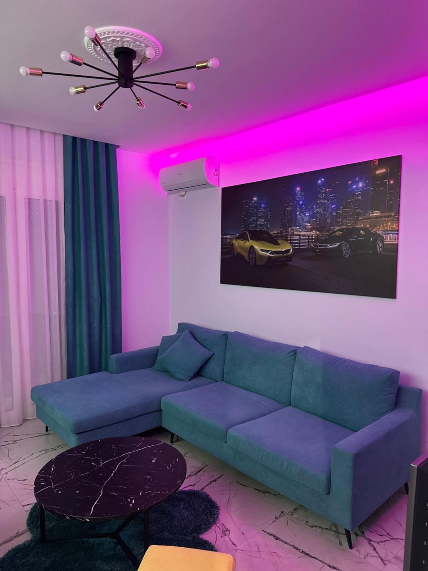 The Luxe 22